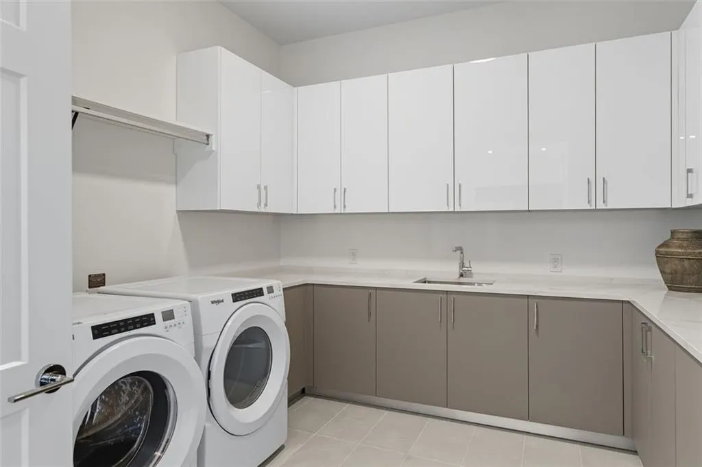 2425 Peachtree Road Ne Unit 1504, Atlanta, Georgia 30305, 2 Bedrooms Bedrooms, ,2 BathroomsBathrooms,Residential,For Sale,2425 Peachtree Road Ne Unit 1504,7657614