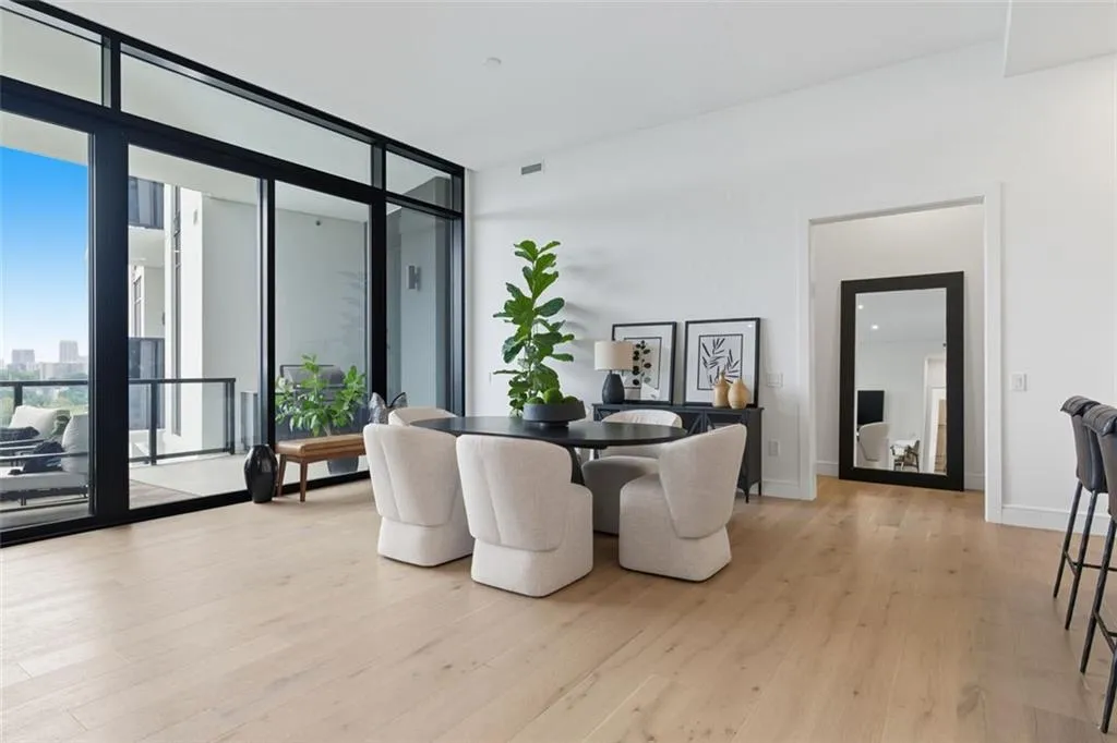 2425 Peachtree Road Ne Unit 1504, Atlanta, Georgia 30305, 2 Bedrooms Bedrooms, ,2 BathroomsBathrooms,Residential,For Sale,2425 Peachtree Road Ne Unit 1504,7657614