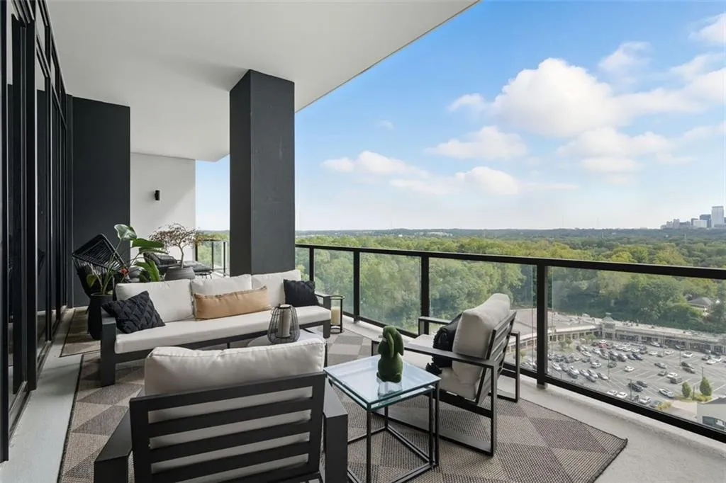 2425 Peachtree Road Ne Unit 1504, Atlanta, Georgia 30305, 2 Bedrooms Bedrooms, ,2 BathroomsBathrooms,Residential,For Sale,2425 Peachtree Road Ne Unit 1504,7657614