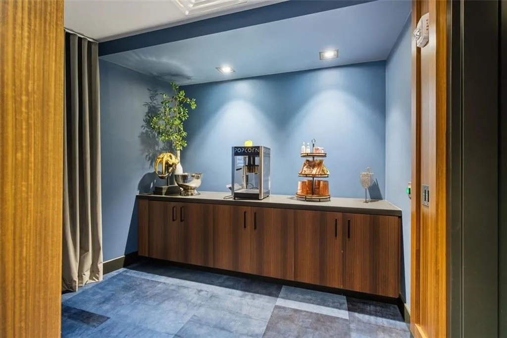 2425 Peachtree Road Ne Unit 1504, Atlanta, Georgia 30305, 2 Bedrooms Bedrooms, ,2 BathroomsBathrooms,Residential,For Sale,2425 Peachtree Road Ne Unit 1504,7657614