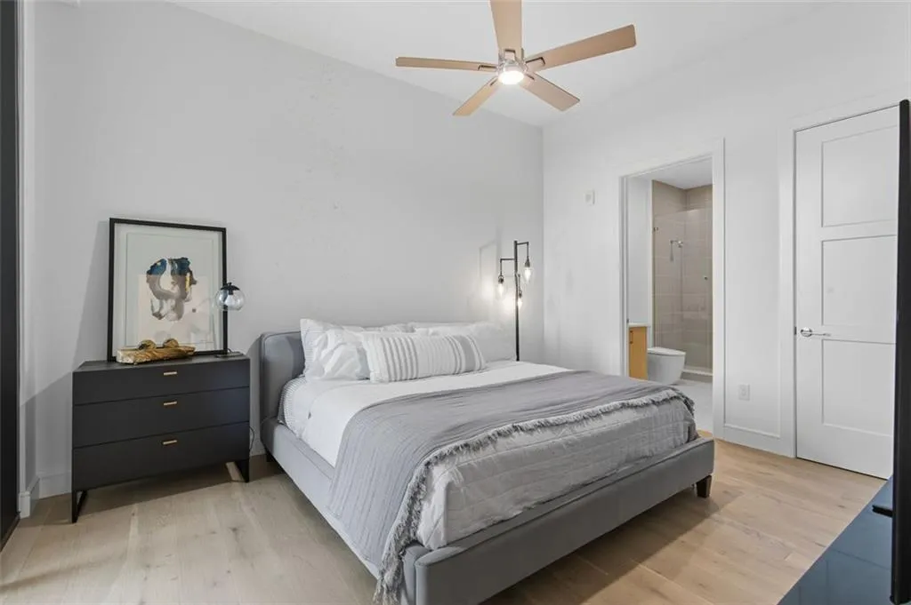 2425 Peachtree Road Ne Unit 1504, Atlanta, Georgia 30305, 2 Bedrooms Bedrooms, ,2 BathroomsBathrooms,Residential,For Sale,2425 Peachtree Road Ne Unit 1504,7657614