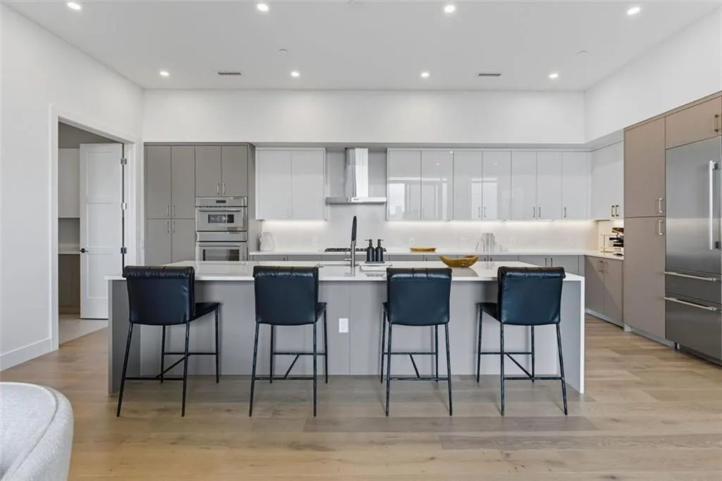 2425 Peachtree Road Ne Unit 1504, Atlanta, Georgia 30305, 2 Bedrooms Bedrooms, ,2 BathroomsBathrooms,Residential,For Sale,2425 Peachtree Road Ne Unit 1504,7657614