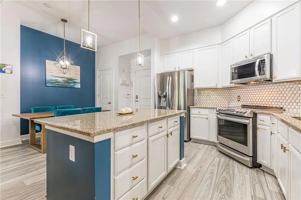 200 River Vista Drive Unit 707, Atlanta, Georgia 30339, 2 Bedrooms Bedrooms, ,2 BathroomsBathrooms,Residential,Sold,200 River Vista Drive Unit 707,7220125 200 River Vista Drive Unit 707, Atlanta, Georgia 30339, 2 Bedrooms Bedrooms, ,2 BathroomsBathrooms,Residential,Sold,200 River Vista Drive Unit 707,7220125