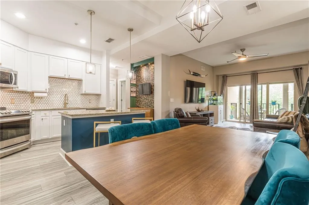 200 River Vista Drive Unit 707, Atlanta, Georgia 30339, 2 Bedrooms Bedrooms, ,2 BathroomsBathrooms,Residential,Sold,200 River Vista Drive Unit 707,7220125 200 River Vista Drive Unit 707, Atlanta, Georgia 30339, 2 Bedrooms Bedrooms, ,2 BathroomsBathrooms,Residential,Sold,200 River Vista Drive Unit 707,7220125