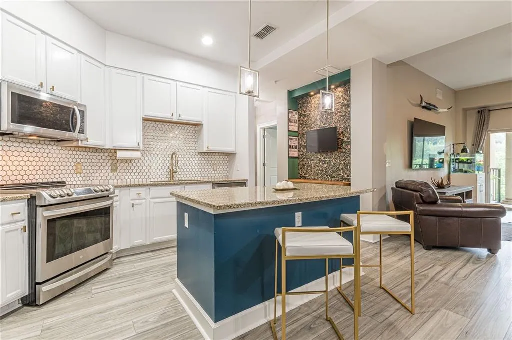 200 River Vista Drive Unit 707, Atlanta, Georgia 30339, 2 Bedrooms Bedrooms, ,2 BathroomsBathrooms,Residential,Sold,200 River Vista Drive Unit 707,7220125 200 River Vista Drive Unit 707, Atlanta, Georgia 30339, 2 Bedrooms Bedrooms, ,2 BathroomsBathrooms,Residential,Sold,200 River Vista Drive Unit 707,7220125