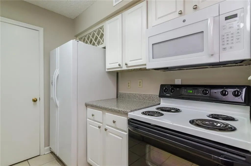 1409 Wingate Way, Sandy Springs, Georgia 30350, 2 Bedrooms Bedrooms, ,2 BathroomsBathrooms,Residential,Sold,1409 Wingate Way,5809400