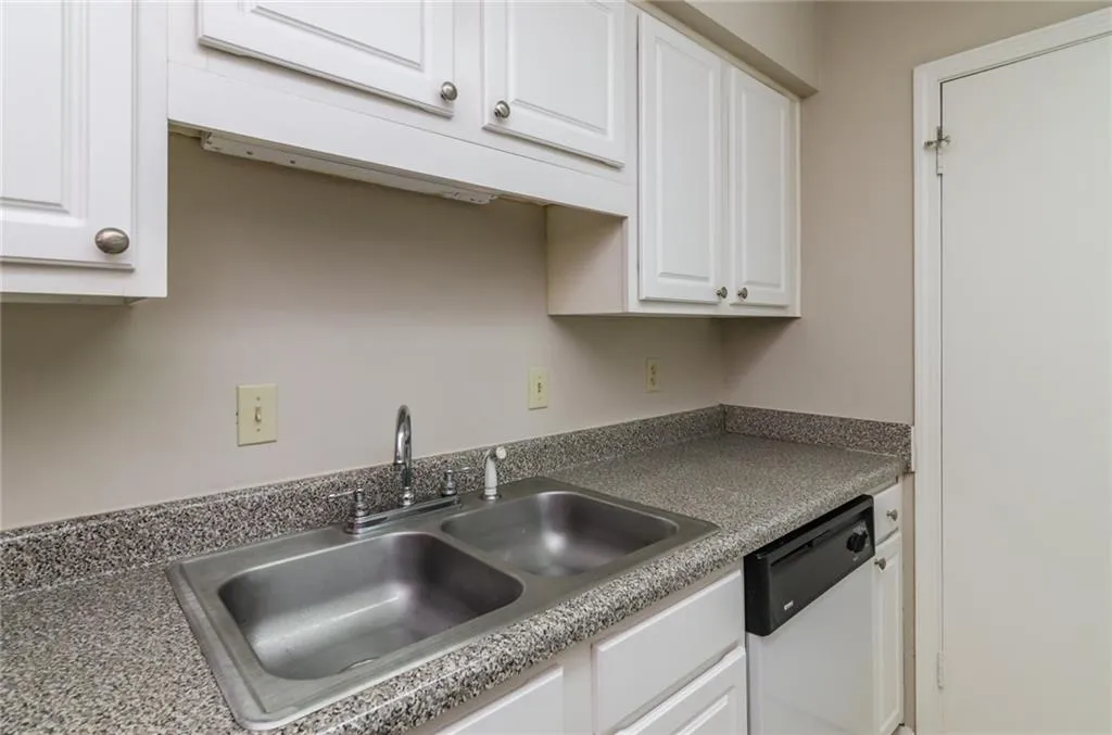 1409 Wingate Way, Sandy Springs, Georgia 30350, 2 Bedrooms Bedrooms, ,2 BathroomsBathrooms,Residential,Sold,1409 Wingate Way,5809400