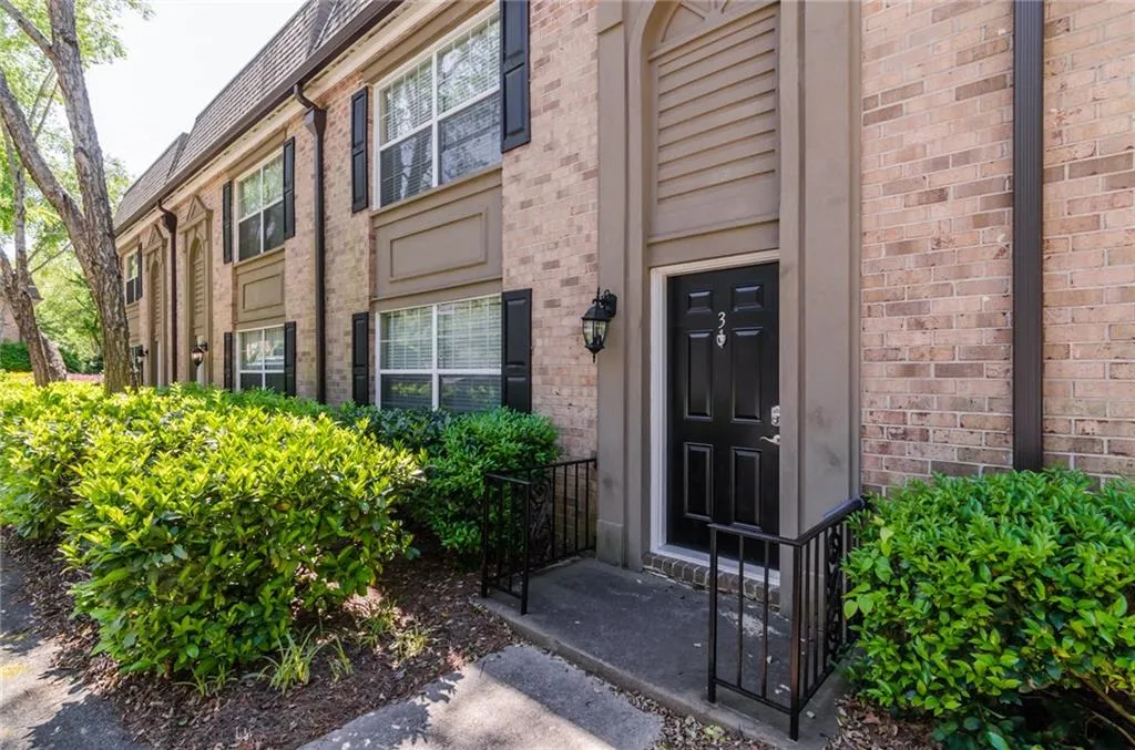 6980 Roswell Road Unit G3, Atlanta, Georgia 30328, 3 Bedrooms Bedrooms, ,2 BathroomsBathrooms,Residential,Sold,6980 Roswell Road Unit G3,5846584