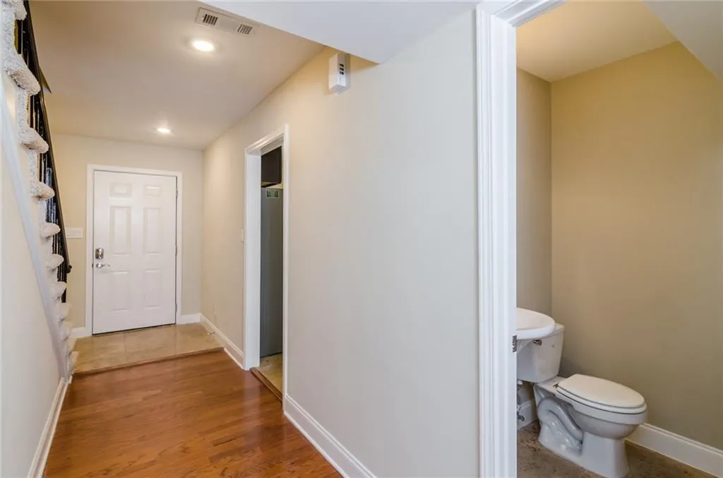 6980 Roswell Road Unit G3, Atlanta, Georgia 30328, 3 Bedrooms Bedrooms, ,2 BathroomsBathrooms,Residential,Sold,6980 Roswell Road Unit G3,5846584
