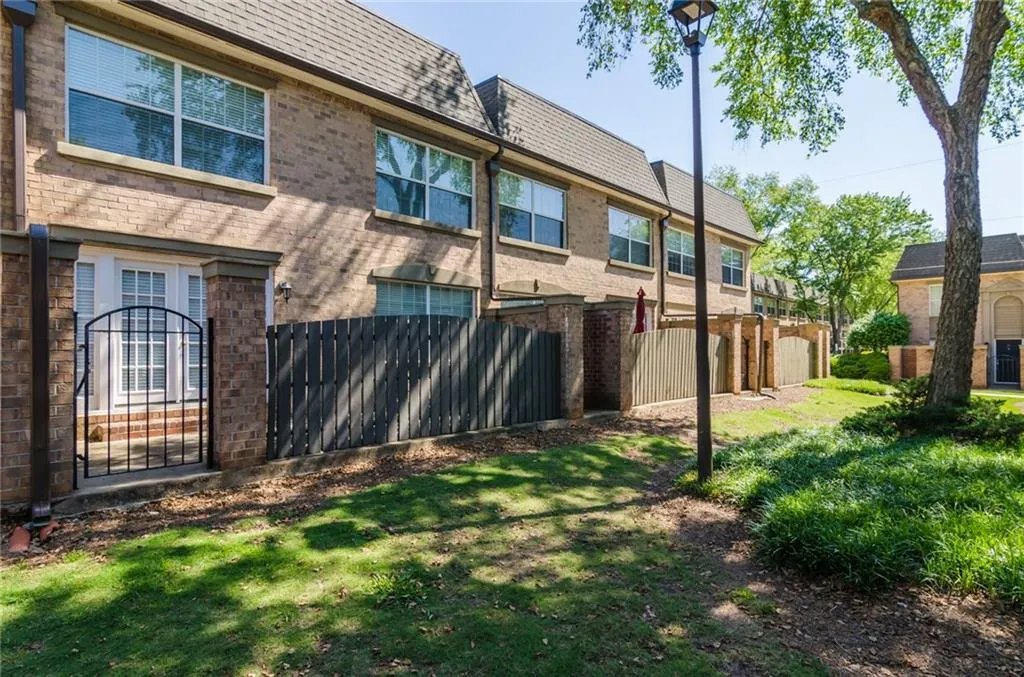 6980 Roswell Road Unit G3, Atlanta, Georgia 30328, 3 Bedrooms Bedrooms, ,2 BathroomsBathrooms,Residential,Sold,6980 Roswell Road Unit G3,5846584