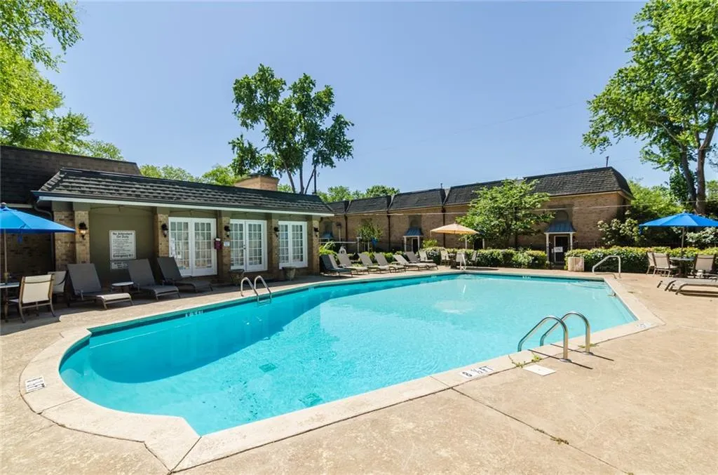 6980 Roswell Road Unit G3, Atlanta, Georgia 30328, 3 Bedrooms Bedrooms, ,2 BathroomsBathrooms,Residential,Sold,6980 Roswell Road Unit G3,5846584