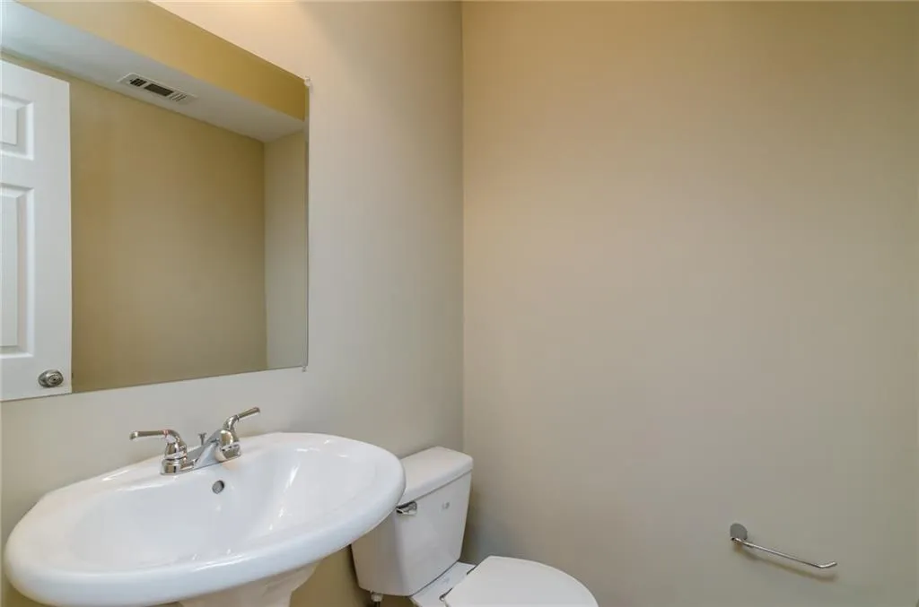 6980 Roswell Road Unit G3, Atlanta, Georgia 30328, 3 Bedrooms Bedrooms, ,2 BathroomsBathrooms,Residential,Sold,6980 Roswell Road Unit G3,5846584