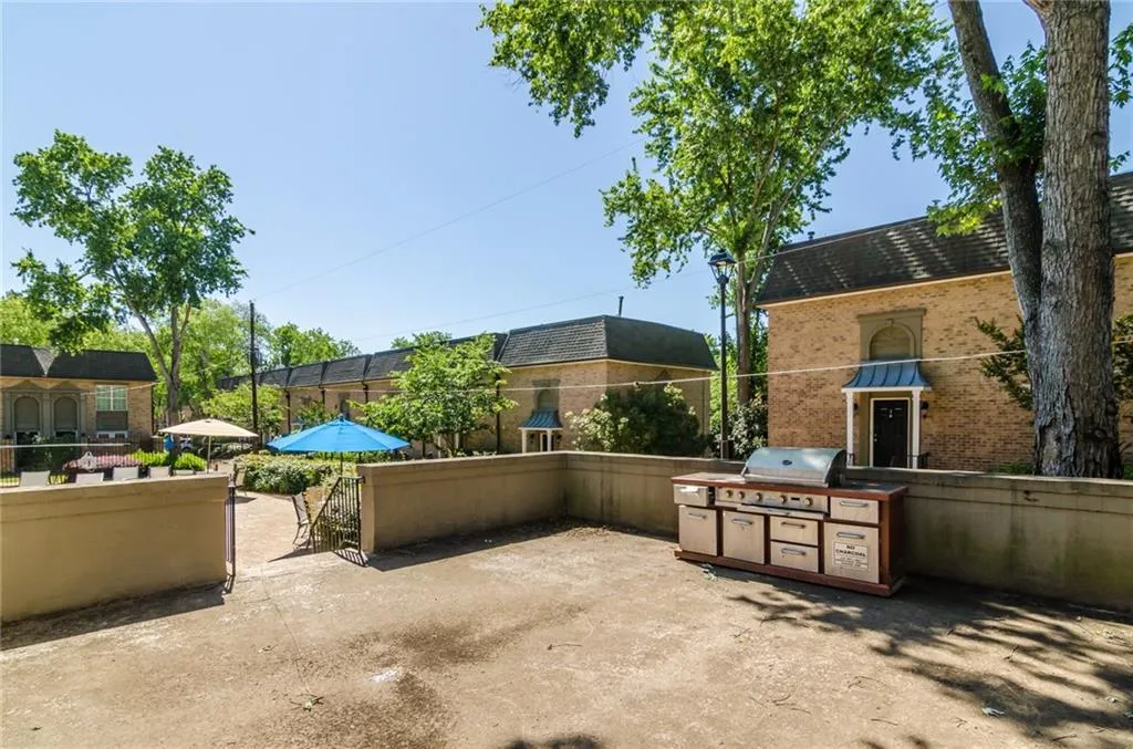 6980 Roswell Road Unit G3, Atlanta, Georgia 30328, 3 Bedrooms Bedrooms, ,2 BathroomsBathrooms,Residential,Sold,6980 Roswell Road Unit G3,5846584