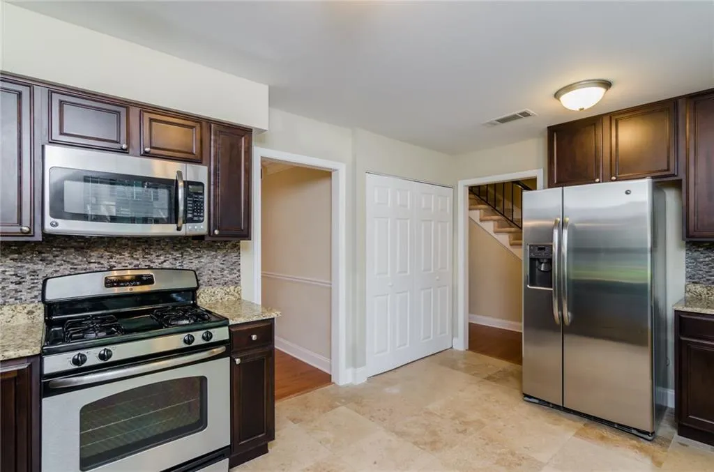 6980 Roswell Road Unit G3, Atlanta, Georgia 30328, 3 Bedrooms Bedrooms, ,2 BathroomsBathrooms,Residential,Sold,6980 Roswell Road Unit G3,5846584