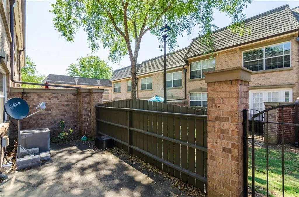 6980 Roswell Road Unit G3, Atlanta, Georgia 30328, 3 Bedrooms Bedrooms, ,2 BathroomsBathrooms,Residential,Sold,6980 Roswell Road Unit G3,5846584