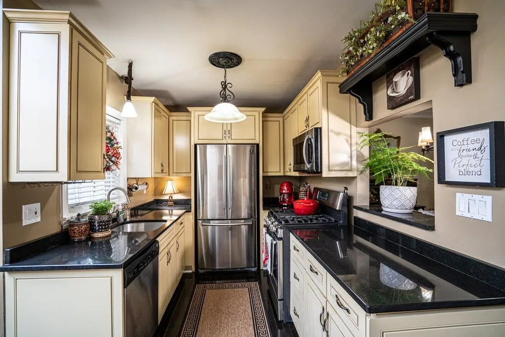 7500 Roswell Road Unit 46, Sandy Springs, Georgia 30350, 2 Bedrooms Bedrooms, ,2 BathroomsBathrooms,Residential,Sold,7500 Roswell Road Unit 46,6980371