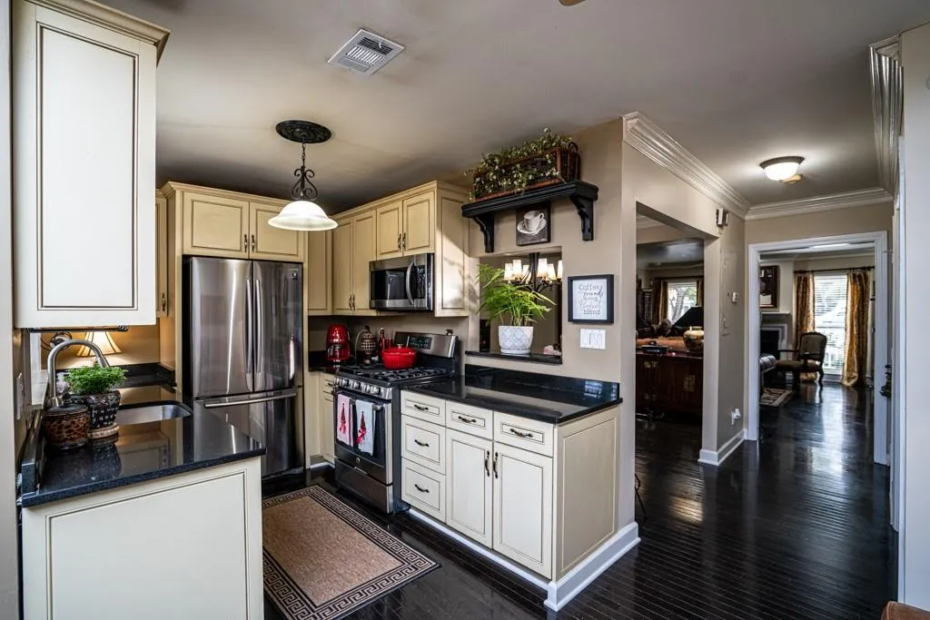 7500 Roswell Road Unit 46, Sandy Springs, Georgia 30350, 2 Bedrooms Bedrooms, ,2 BathroomsBathrooms,Residential,Sold,7500 Roswell Road Unit 46,6980371