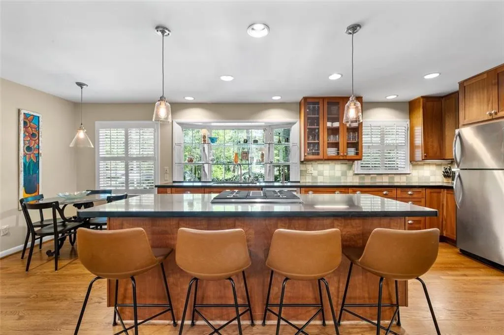 380 Amberidge Trail, Atlanta, Georgia 30328, 3 Bedrooms Bedrooms, ,2 BathroomsBathrooms,Residential,Sold,380 Amberidge Trail,7556130