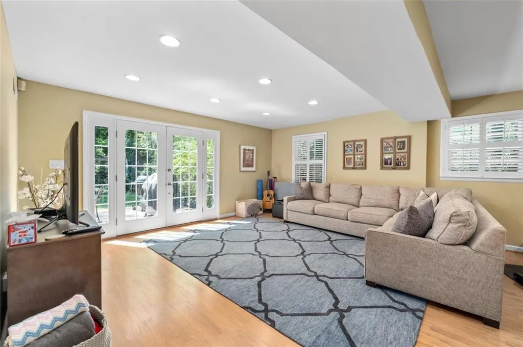 380 Amberidge Trail, Atlanta, Georgia 30328, 3 Bedrooms Bedrooms, ,2 BathroomsBathrooms,Residential,Sold,380 Amberidge Trail,7556130