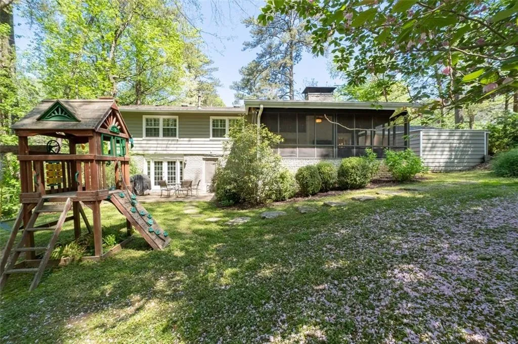 380 Amberidge Trail, Atlanta, Georgia 30328, 3 Bedrooms Bedrooms, ,2 BathroomsBathrooms,Residential,Sold,380 Amberidge Trail,7556130