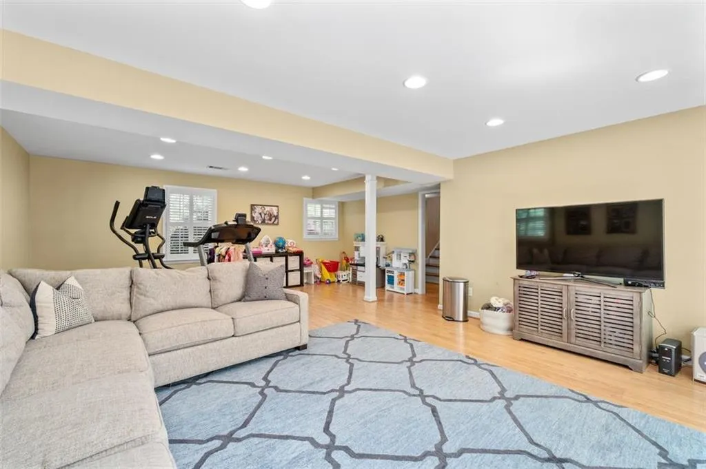 380 Amberidge Trail, Atlanta, Georgia 30328, 3 Bedrooms Bedrooms, ,2 BathroomsBathrooms,Residential,Sold,380 Amberidge Trail,7556130