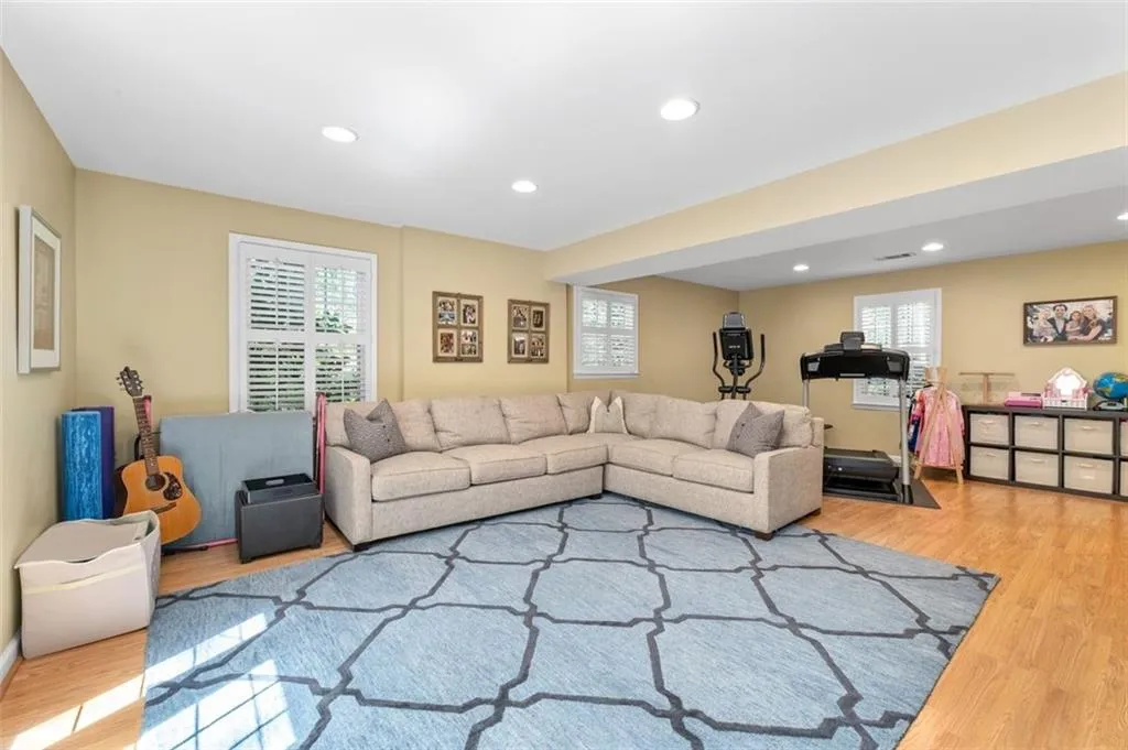 380 Amberidge Trail, Atlanta, Georgia 30328, 3 Bedrooms Bedrooms, ,2 BathroomsBathrooms,Residential,Sold,380 Amberidge Trail,7556130