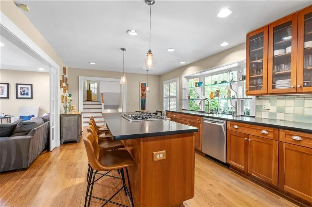 380 Amberidge Trail, Atlanta, Georgia 30328, 3 Bedrooms Bedrooms, ,2 BathroomsBathrooms,Residential,Sold,380 Amberidge Trail,7556130