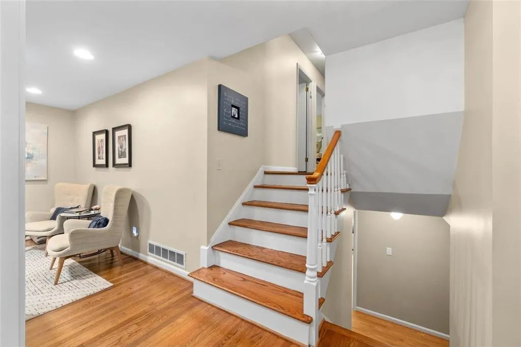 380 Amberidge Trail, Atlanta, Georgia 30328, 3 Bedrooms Bedrooms, ,2 BathroomsBathrooms,Residential,Sold,380 Amberidge Trail,7556130