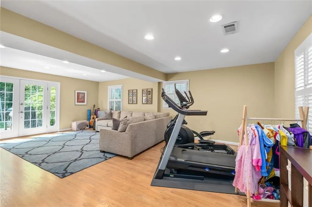 380 Amberidge Trail, Atlanta, Georgia 30328, 3 Bedrooms Bedrooms, ,2 BathroomsBathrooms,Residential,Sold,380 Amberidge Trail,7556130