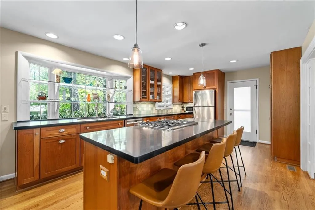 380 Amberidge Trail, Atlanta, Georgia 30328, 3 Bedrooms Bedrooms, ,2 BathroomsBathrooms,Residential,Sold,380 Amberidge Trail,7556130