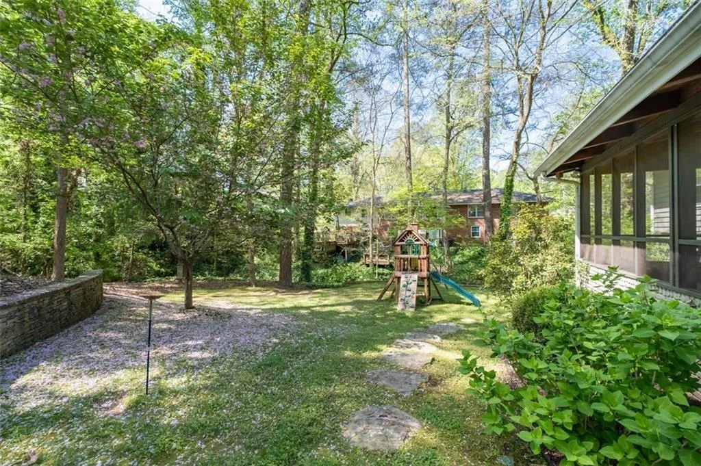380 Amberidge Trail, Atlanta, Georgia 30328, 3 Bedrooms Bedrooms, ,2 BathroomsBathrooms,Residential,Sold,380 Amberidge Trail,7556130
