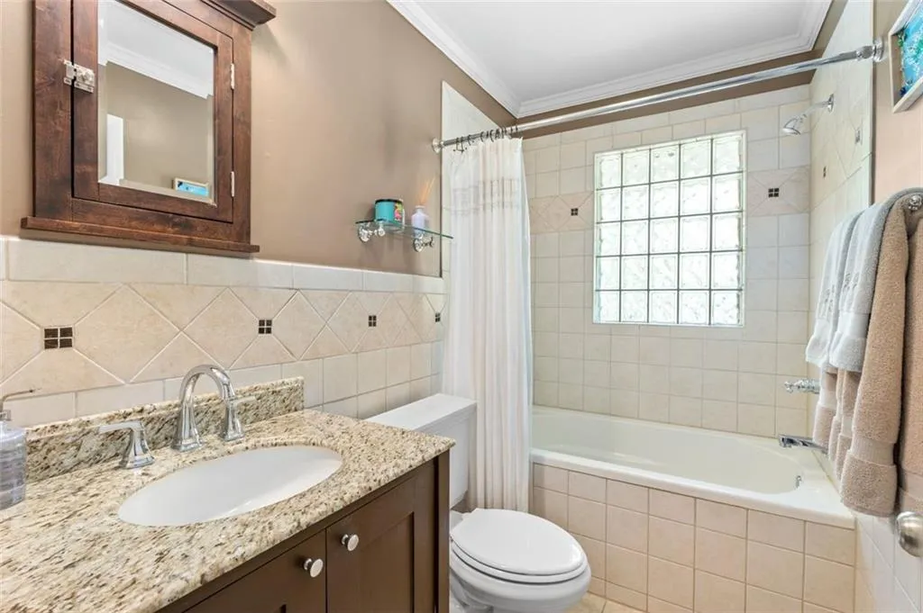 380 Amberidge Trail, Atlanta, Georgia 30328, 3 Bedrooms Bedrooms, ,2 BathroomsBathrooms,Residential,Sold,380 Amberidge Trail,7556130