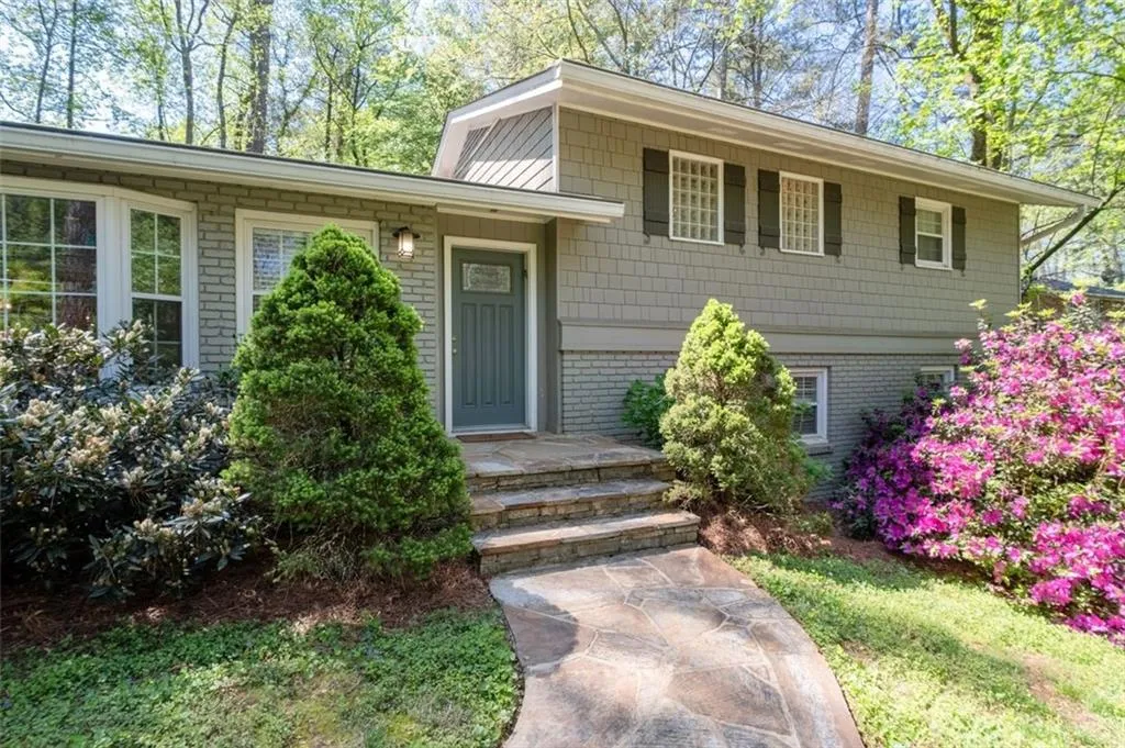 380 Amberidge Trail, Atlanta, Georgia 30328, 3 Bedrooms Bedrooms, ,2 BathroomsBathrooms,Residential,Sold,380 Amberidge Trail,7556130