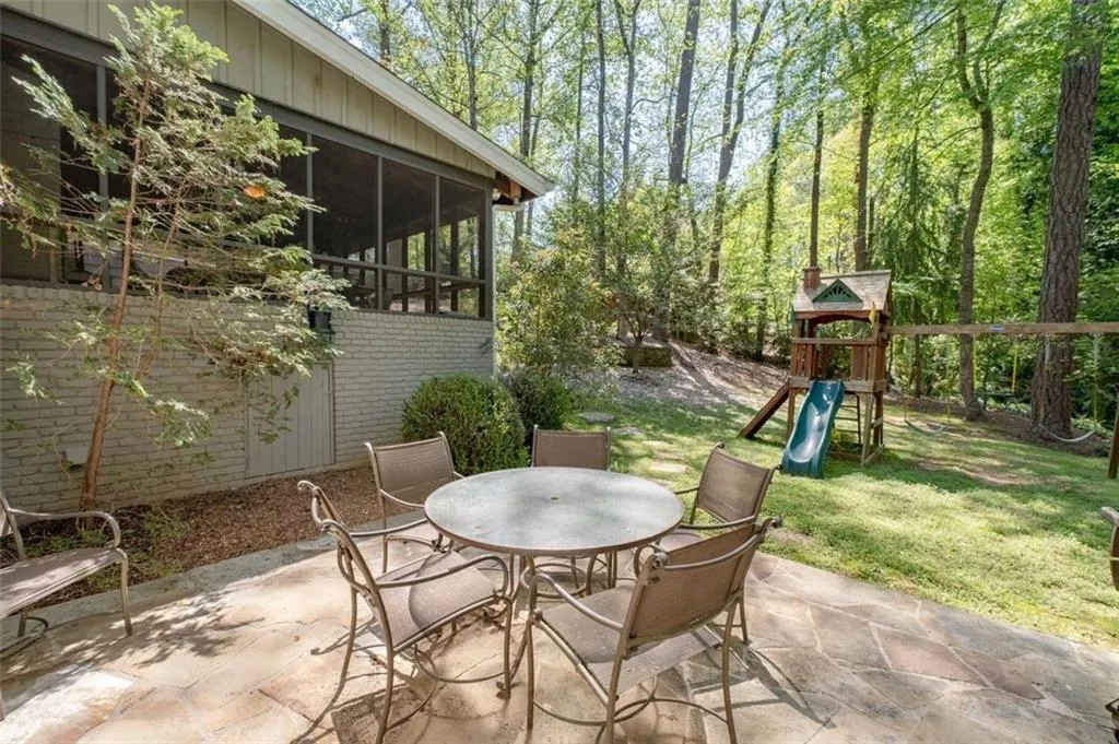 380 Amberidge Trail, Atlanta, Georgia 30328, 3 Bedrooms Bedrooms, ,2 BathroomsBathrooms,Residential,Sold,380 Amberidge Trail,7556130