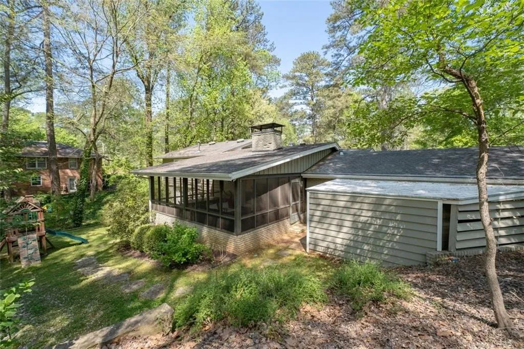 380 Amberidge Trail, Atlanta, Georgia 30328, 3 Bedrooms Bedrooms, ,2 BathroomsBathrooms,Residential,Sold,380 Amberidge Trail,7556130