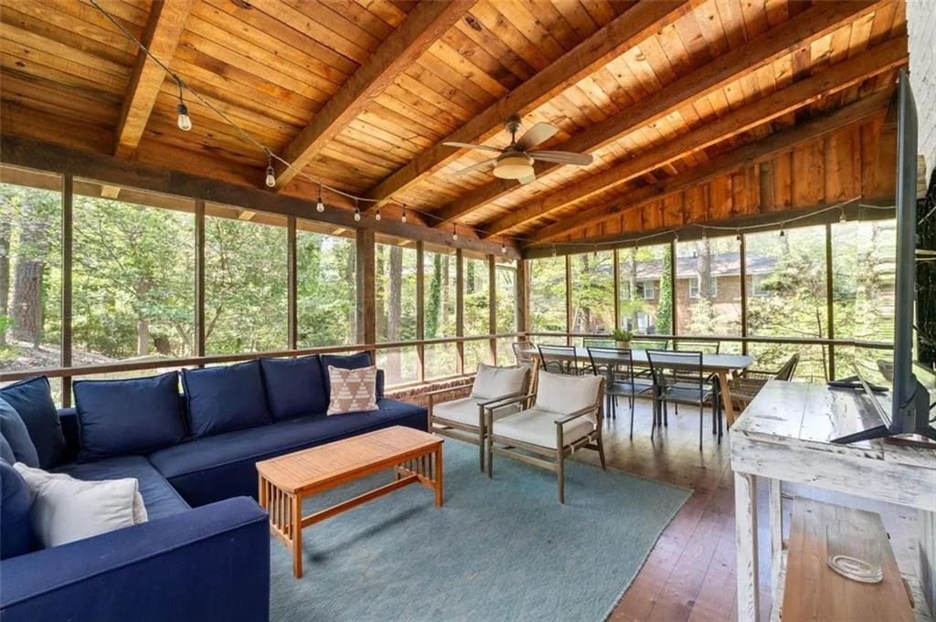 380 Amberidge Trail, Atlanta, Georgia 30328, 3 Bedrooms Bedrooms, ,2 BathroomsBathrooms,Residential,Sold,380 Amberidge Trail,7556130