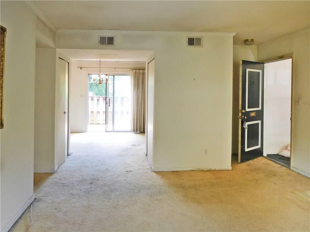 5648 Kingsport Drive Unit 7, Atlanta, Georgia 30342, 3 Bedrooms Bedrooms, ,2 BathroomsBathrooms,Residential,Sold,5648 Kingsport Drive Unit 7,5855532