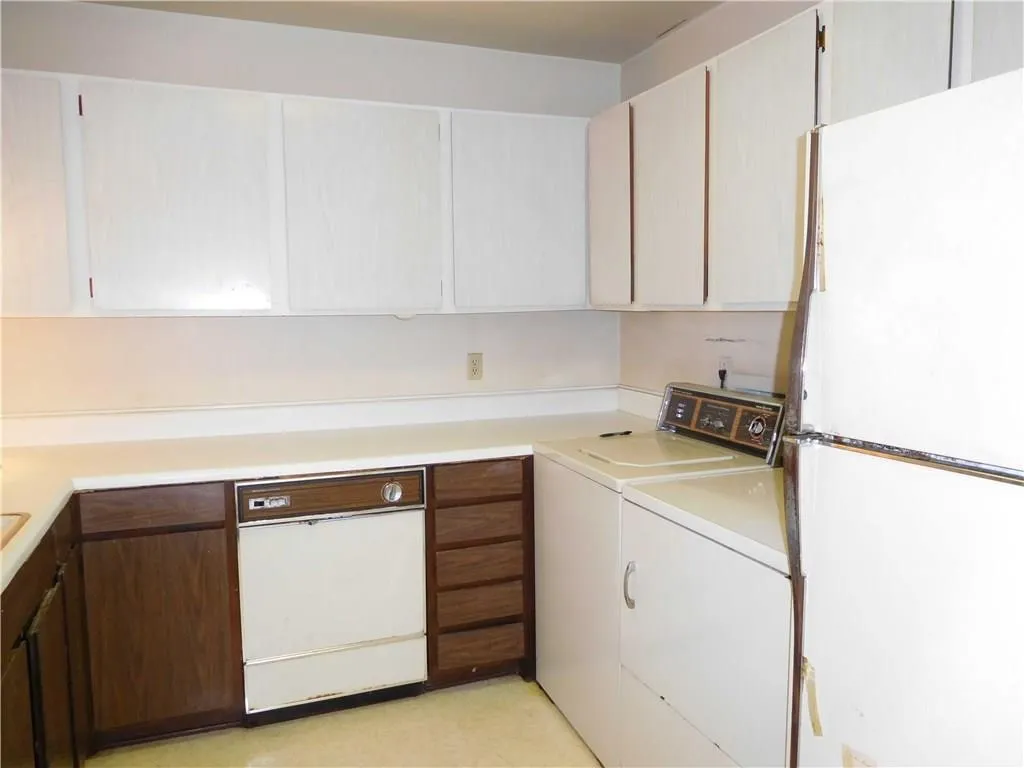 5648 Kingsport Drive Unit 7, Atlanta, Georgia 30342, 3 Bedrooms Bedrooms, ,2 BathroomsBathrooms,Residential,Sold,5648 Kingsport Drive Unit 7,5855532