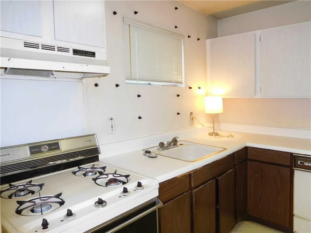 5648 Kingsport Drive Unit 7, Atlanta, Georgia 30342, 3 Bedrooms Bedrooms, ,2 BathroomsBathrooms,Residential,Sold,5648 Kingsport Drive Unit 7,5855532