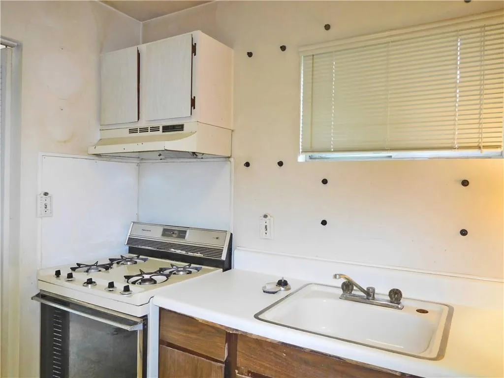 5648 Kingsport Drive Unit 7, Atlanta, Georgia 30342, 3 Bedrooms Bedrooms, ,2 BathroomsBathrooms,Residential,Sold,5648 Kingsport Drive Unit 7,5855532