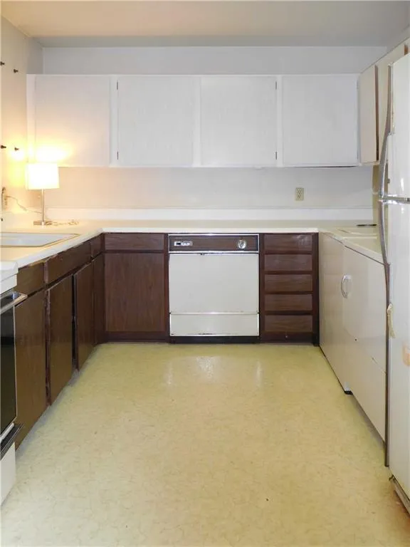 5648 Kingsport Drive Unit 7, Atlanta, Georgia 30342, 3 Bedrooms Bedrooms, ,2 BathroomsBathrooms,Residential,Sold,5648 Kingsport Drive Unit 7,5855532