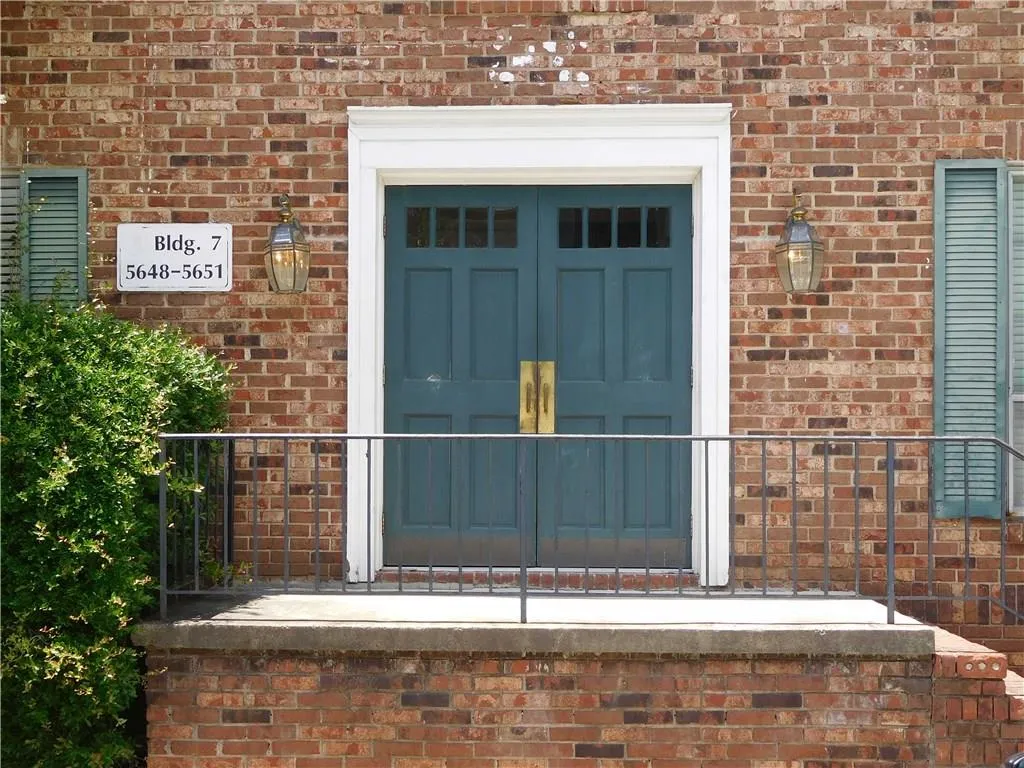 5648 Kingsport Drive Unit 7, Atlanta, Georgia 30342, 3 Bedrooms Bedrooms, ,2 BathroomsBathrooms,Residential,Sold,5648 Kingsport Drive Unit 7,5855532