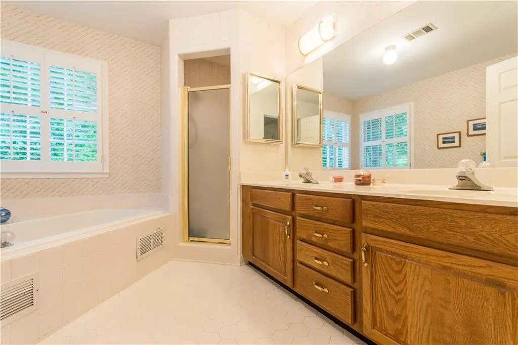 8913 Carroll Manor Drive, Sandy Springs, Georgia 30350, 3 Bedrooms Bedrooms, ,2 BathroomsBathrooms,Residential,Sold,8913 Carroll Manor Drive,6014043