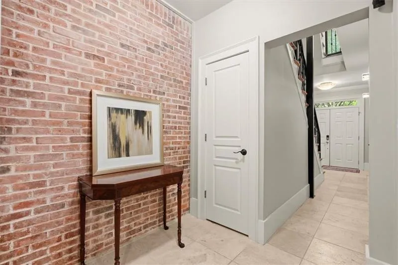 5512 Glenridge Drive Ne Unit E, Sandy Springs, Georgia 30342, 4 Bedrooms Bedrooms, ,4 BathroomsBathrooms,Residential,Sold,5512 Glenridge Drive Ne Unit E,7492546