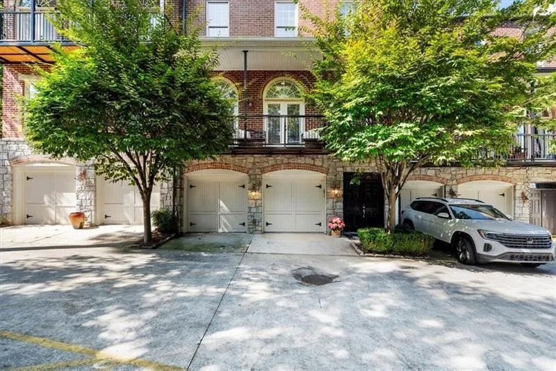 5512 Glenridge Drive Ne Unit E, Sandy Springs, Georgia 30342, 4 Bedrooms Bedrooms, ,4 BathroomsBathrooms,Residential,Sold,5512 Glenridge Drive Ne Unit E,7492546