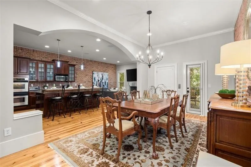 5512 Glenridge Drive Ne Unit E, Sandy Springs, Georgia 30342, 4 Bedrooms Bedrooms, ,4 BathroomsBathrooms,Residential,Sold,5512 Glenridge Drive Ne Unit E,7492546