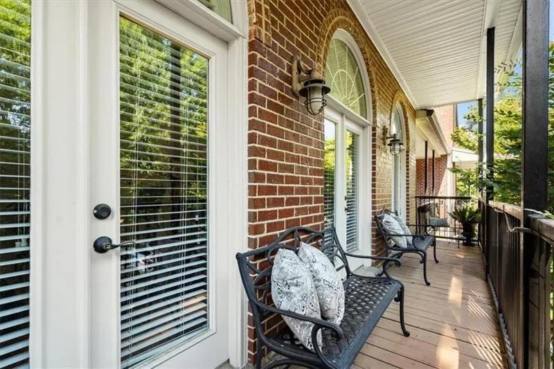 5512 Glenridge Drive Ne Unit E, Sandy Springs, Georgia 30342, 4 Bedrooms Bedrooms, ,4 BathroomsBathrooms,Residential,Sold,5512 Glenridge Drive Ne Unit E,7492546