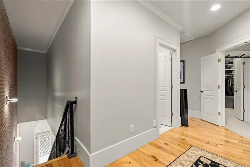5512 Glenridge Drive Ne Unit E, Sandy Springs, Georgia 30342, 4 Bedrooms Bedrooms, ,4 BathroomsBathrooms,Residential,Sold,5512 Glenridge Drive Ne Unit E,7492546