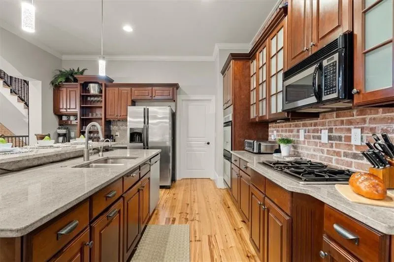 5512 Glenridge Drive Ne Unit E, Sandy Springs, Georgia 30342, 4 Bedrooms Bedrooms, ,4 BathroomsBathrooms,Residential,Sold,5512 Glenridge Drive Ne Unit E,7492546