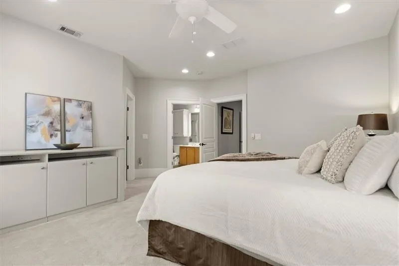 5512 Glenridge Drive Ne Unit E, Sandy Springs, Georgia 30342, 4 Bedrooms Bedrooms, ,4 BathroomsBathrooms,Residential,Sold,5512 Glenridge Drive Ne Unit E,7492546